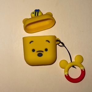 pooh bear air pods case no marks/ scratches